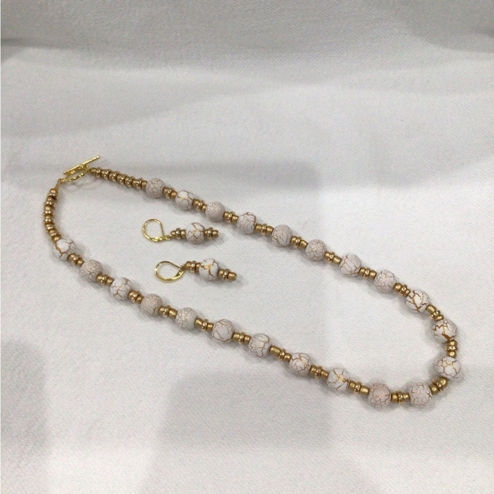 Chic Gold and Cream Beaded Necklace and Earring Set - Picture 9 of 12